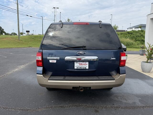 Ford Expedition - rear view