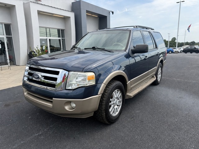 Ford Expedition - front driver's-side view