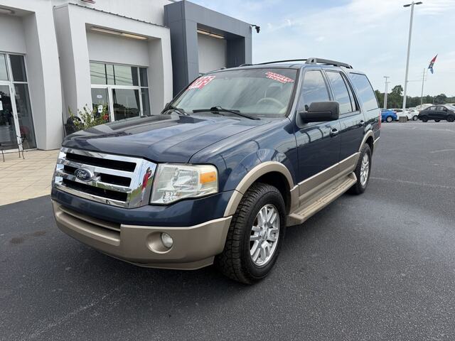 Ford Expedition - front driver's-side view