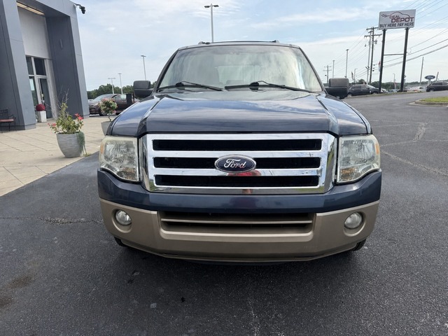 Ford Expedition - front view