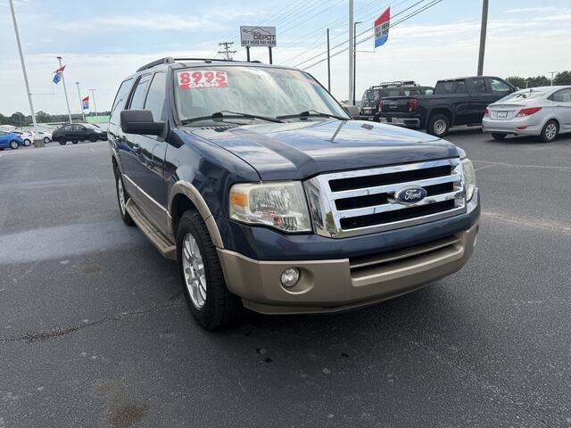 Ford Expedition - front passenger-side view