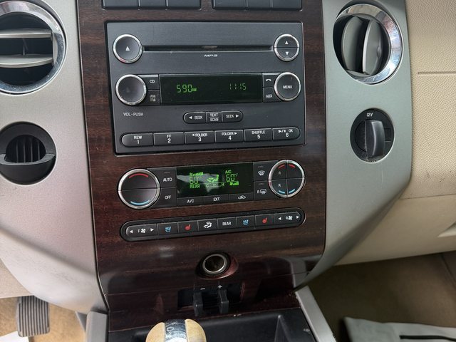 Ford Expedition - dashboard and controls